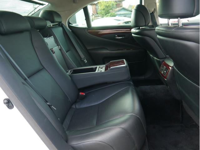 ＬＳ ＬＳ４６０　バージョンＳＺ　Ｉパッケージ　ワンオーナー　セミアリンレザー　アルカンターラルーフ　全席シートヒーター　前席シートクーラー　クルーズコントロール　パドルシフト　純正１９インチＡＷ　シートメモリー　バックカメラ　Ｂｌｕｅｔｏｏｔｈ（27枚目）