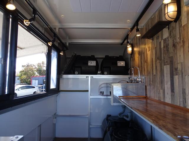 ＮＴ１００クリッパートラック 　キッチンカー　移動販売車　フードトラック　換気扇　２００Ｌタンク　外部電源　照明（4枚目）