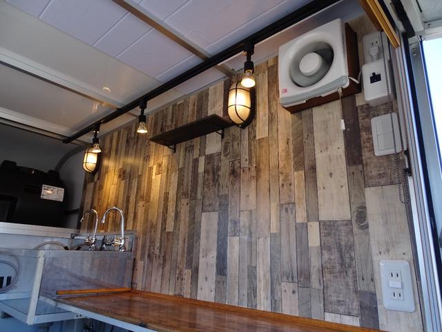 ＮＴ１００クリッパートラック 　キッチンカー　移動販売車　フードトラック　換気扇　２００Ｌタンク　外部電源　照明（6枚目）