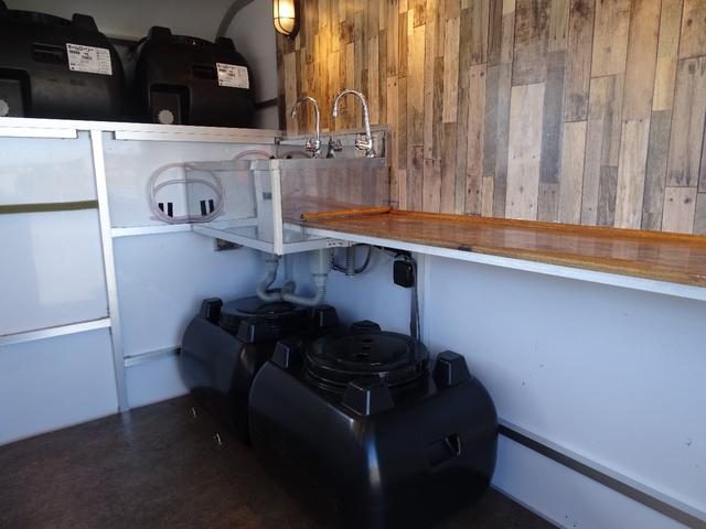 ＮＴ１００クリッパートラック 　キッチンカー　移動販売車　フードトラック　換気扇　２００Ｌタンク　外部電源　照明（12枚目）