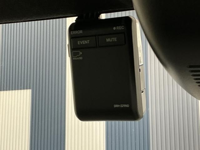 N-BOXカスタム ベースグレード ホンダ認定中古車 デモカー 純正ドラレコ W電動ドア USB接続 CMBS Dレコ オートエアコン スマートキ LED 盗難防止装置 クルコン ETC バックカメラ フルセグTV パワーステアリング(6枚目)