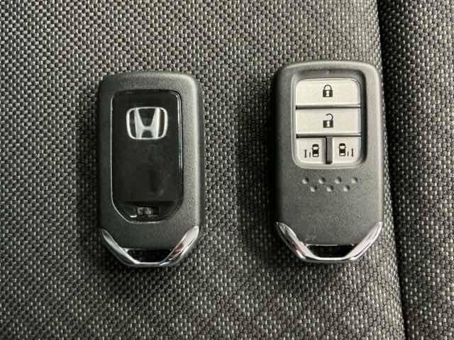 フリード Ｇ・ホンダセンシング　ホンダ認定中古車　純正ドラレコ前後　Ｆセグ　追突被害軽減ブレーキ　ｉストップ　Ｗエアバッグ　パワーウィンドウ　１オ－ナ－　アクティブクルーズコントロール　スマートキ　カラーバックモニター　ＶＳＡ（17枚目）