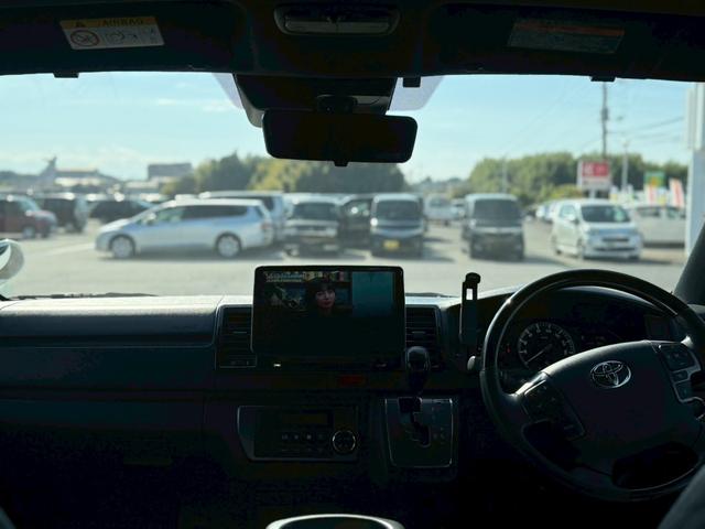 ハイエースバン スーパーＧＬ　ダークプライムＩＩ　ＥＴＣ　バックカメラ　ＴＶ　クリアランスソナー　レーンアシスト　衝突被害軽減システム　両側電動スライドドア　オートマチックハイビーム　オートライト　スマートキー　電動格納ミラー　ＡＴ　アルミホイール（26枚目）