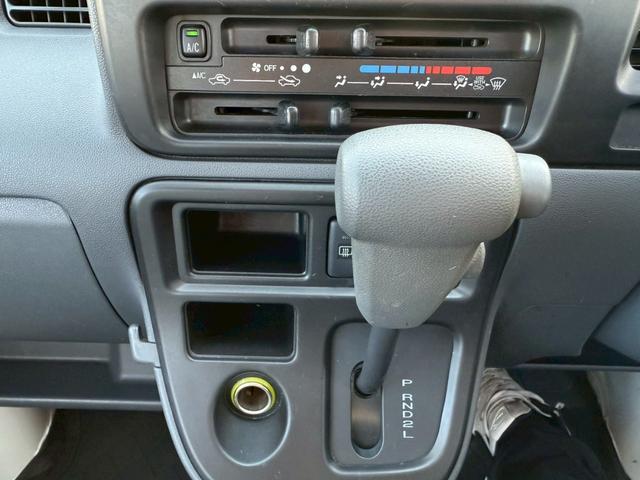 ピクシスバン スペシャル　ＡＴ　ナビ　ＴＶ　両側スライドドア　エアコン　運転席エアバッグ　助手席エアバッグ　ＣＤ　ミュージックプレイヤー接続可　Ｂｌｕｅｔｏｏｔｈ（7枚目）