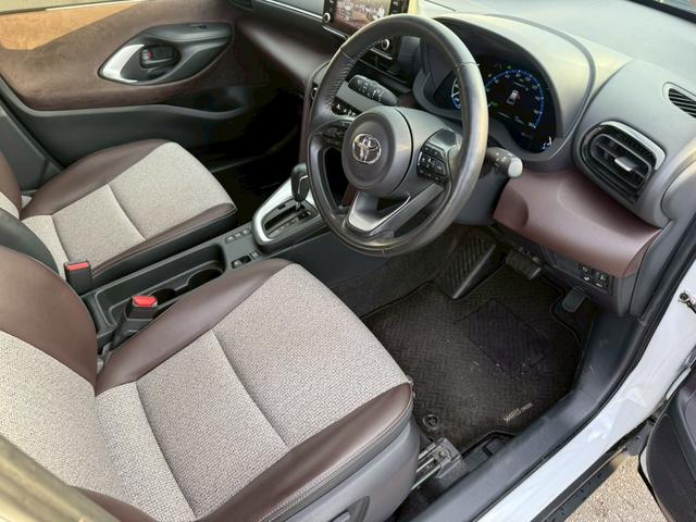 ヤリスクロス ハイブリッドZ ETC 全周囲カメラ クリアランスソナー オートクルーズコントロール レーンアシスト パワーシート 衝突被害軽減システム TV オートマチックハイビーム オートライト LEDヘッドランプ(46枚目)