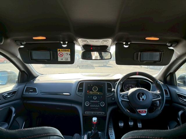 メガーヌ 　バックカメラ　クリアランスソナー　アルミホイール　アイドリングストップ　電動格納ミラー　シートヒーター　ＭＴ　Ｂｌｕｅｔｏｏｔｈ　エアコン　パワーウィンドウ（2枚目）