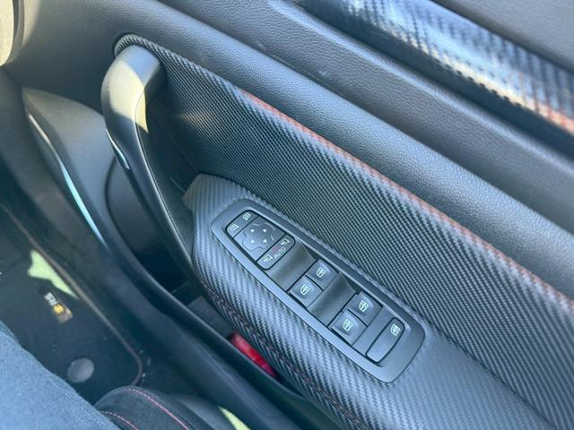 メガーヌ 　バックカメラ　クリアランスソナー　アルミホイール　アイドリングストップ　電動格納ミラー　シートヒーター　ＭＴ　Ｂｌｕｅｔｏｏｔｈ　エアコン　パワーウィンドウ（9枚目）