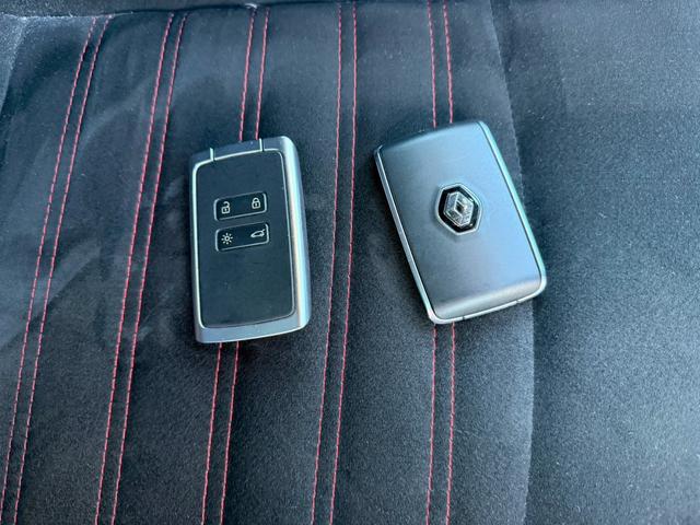 メガーヌ 　バックカメラ　クリアランスソナー　アルミホイール　アイドリングストップ　電動格納ミラー　シートヒーター　ＭＴ　Ｂｌｕｅｔｏｏｔｈ　エアコン　パワーウィンドウ（24枚目）