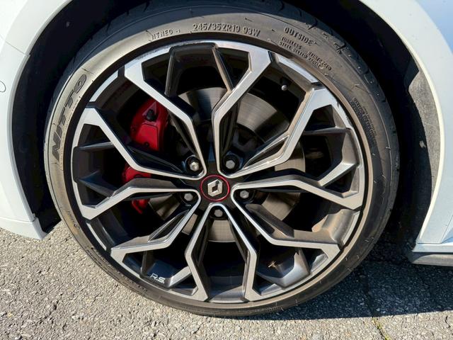 メガーヌ 　バックカメラ　クリアランスソナー　アルミホイール　アイドリングストップ　電動格納ミラー　シートヒーター　ＭＴ　Ｂｌｕｅｔｏｏｔｈ　エアコン　パワーウィンドウ（34枚目）