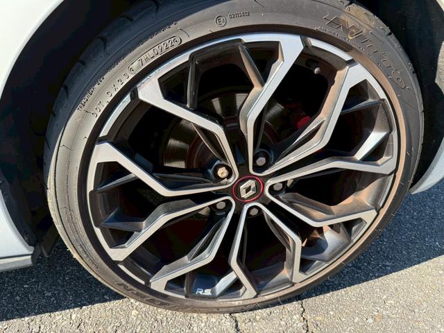 メガーヌ 　バックカメラ　クリアランスソナー　アルミホイール　アイドリングストップ　電動格納ミラー　シートヒーター　ＭＴ　Ｂｌｕｅｔｏｏｔｈ　エアコン　パワーウィンドウ（37枚目）