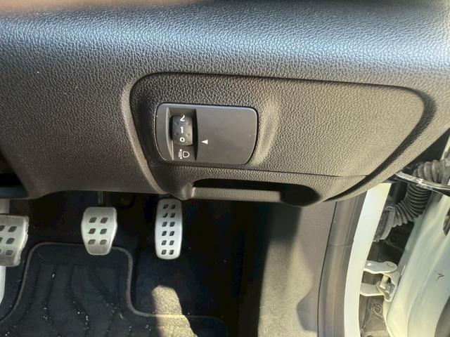 メガーヌ 　バックカメラ　クリアランスソナー　アルミホイール　アイドリングストップ　電動格納ミラー　シートヒーター　ＭＴ　Ｂｌｕｅｔｏｏｔｈ　エアコン　パワーウィンドウ（48枚目）