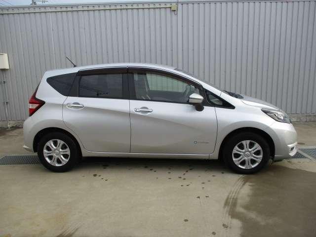 ノート １．２　ｅ－ＰＯＷＥＲ　Ｘ　インテリキー・エマージェンシーブレーキ・　禁煙　３６０°カメラ　記録簿付　運転席助手席エアバック　レーンキープ　ＡＵＴＯエアコン　盗難防止システム　ナビＴＶ　運転席エアバッグ　キーレスエントリー　ドラレコ　パワーウィンドウ　パワステ　ＡＢＳ（3枚目）