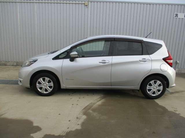 ノート １．２　ｅ－ＰＯＷＥＲ　Ｘ　インテリキー・エマージェンシーブレーキ・　禁煙　３６０°カメラ　記録簿付　運転席助手席エアバック　レーンキープ　ＡＵＴＯエアコン　盗難防止システム　ナビＴＶ　運転席エアバッグ　キーレスエントリー　ドラレコ　パワーウィンドウ　パワステ　ＡＢＳ（4枚目）