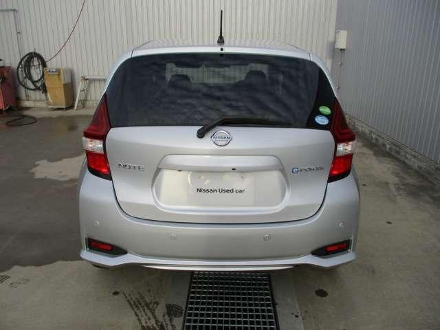 ノート １．２　ｅ－ＰＯＷＥＲ　Ｘ　インテリキー・エマージェンシーブレーキ・　禁煙　３６０°カメラ　記録簿付　運転席助手席エアバック　レーンキープ　ＡＵＴＯエアコン　盗難防止システム　ナビＴＶ　運転席エアバッグ　キーレスエントリー　ドラレコ　パワーウィンドウ　パワステ　ＡＢＳ（5枚目）