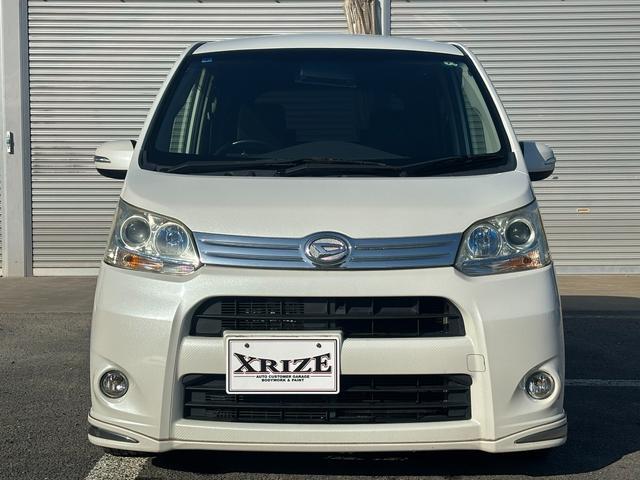 ムーヴ カスタム　ＲＳ　フル装備　社外アルミ　ローダウン　社外ナビ　ＭＯＭＯステアリング　ＥＴＣ　キーレス　ナビ　ベンチシート　フルフラット（2枚目）