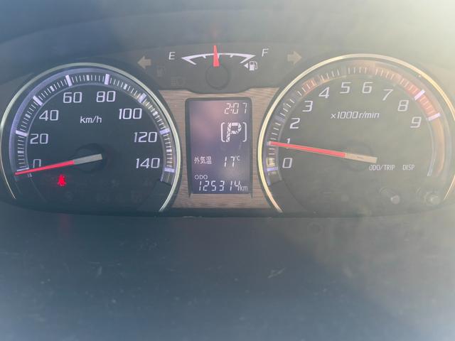 ムーヴ カスタム　ＲＳ　フル装備　社外アルミ　ローダウン　社外ナビ　ＭＯＭＯステアリング　ＥＴＣ　キーレス　ナビ　ベンチシート　フルフラット（12枚目）