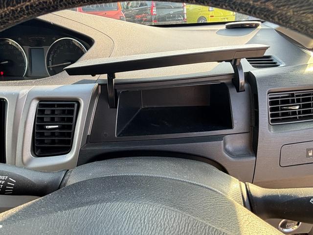 ムーヴ カスタム　ＲＳ　フル装備　社外アルミ　ローダウン　社外ナビ　ＭＯＭＯステアリング　ＥＴＣ　キーレス　ナビ　ベンチシート　フルフラット（13枚目）