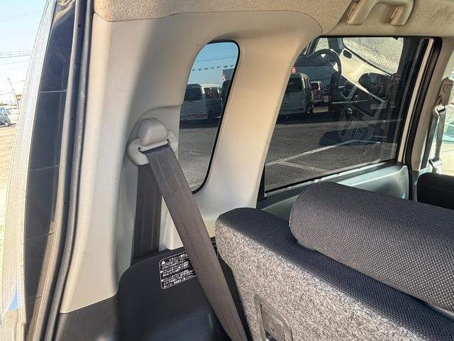 ムーヴ カスタム　ＲＳ　フル装備　社外アルミ　ローダウン　社外ナビ　ＭＯＭＯステアリング　ＥＴＣ　キーレス　ナビ　ベンチシート　フルフラット（20枚目）