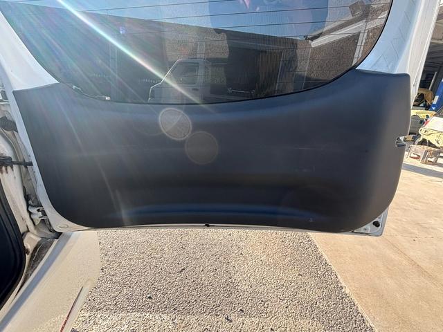 ムーヴ カスタム　ＲＳ　フル装備　社外アルミ　ローダウン　社外ナビ　ＭＯＭＯステアリング　ＥＴＣ　キーレス　ナビ　ベンチシート　フルフラット（23枚目）