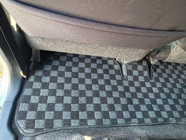 ムーヴ カスタム　ＲＳ　フル装備　社外アルミ　ローダウン　社外ナビ　ＭＯＭＯステアリング　ＥＴＣ　キーレス　ナビ　ベンチシート　フルフラット（26枚目）