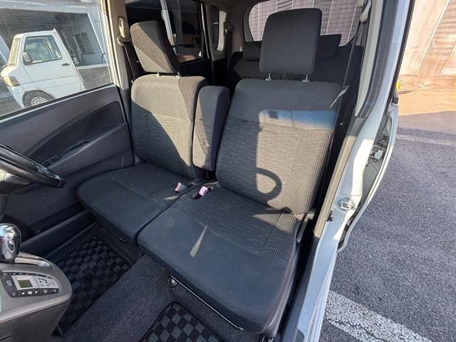 ムーヴ カスタム　ＲＳ　フル装備　社外アルミ　ローダウン　社外ナビ　ＭＯＭＯステアリング　ＥＴＣ　キーレス　ナビ　ベンチシート　フルフラット（28枚目）