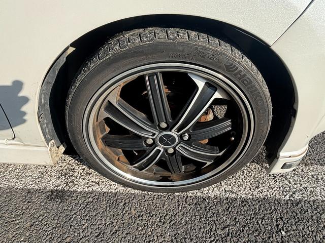 ムーヴ カスタム　ＲＳ　フル装備　社外アルミ　ローダウン　社外ナビ　ＭＯＭＯステアリング　ＥＴＣ　キーレス　ナビ　ベンチシート　フルフラット（33枚目）