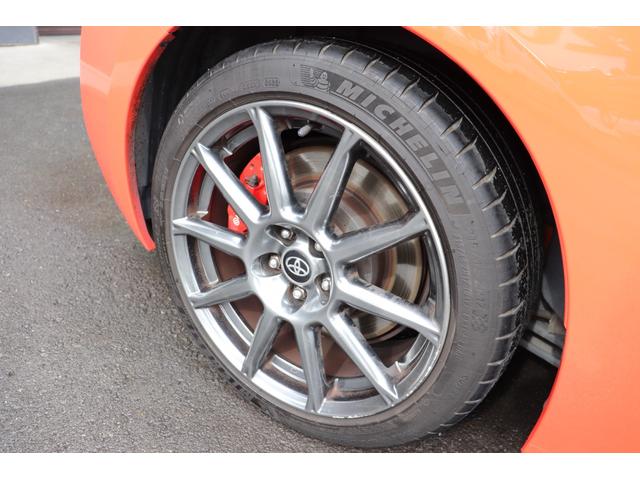 86 GTソーラーオレンジリミテッド 禁煙車/特別限定車/純正ブレンボキャリパー/本革&アルカンターラシート/純正ナビ&テレビ/バックカメラ/シートヒーター/ETC/ドライブレコーダー/ノーマル車/車検整備付(9枚目)