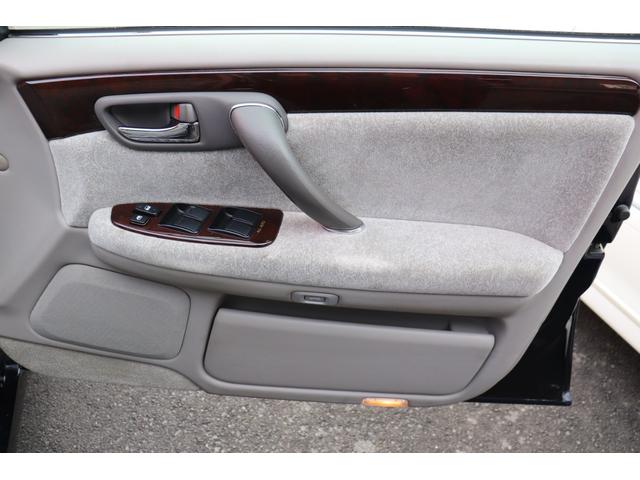 クラウン ロイヤルサルーンG 後期型/禁煙車/後席リクライニング/保冷庫/電動サンシェード/純正ナビ/レーダークルーズコントロール/前後ドライブレコーダー/クールボックス/シートメモリー(56枚目)