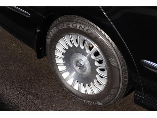 �����A���~�ł��B�^�C���̎R���܂��܂��������܂��B���O�m�𑕒����Ă���܂��B