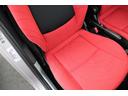 使用感の出やすい運転席です。シートのヘタリも少なく綺麗な状態です。