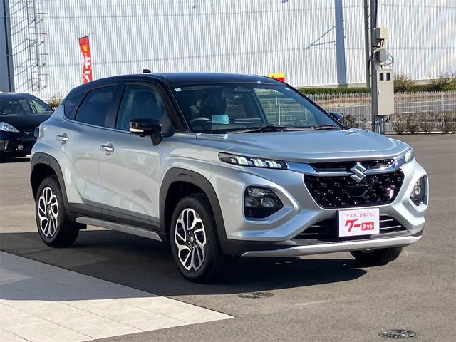 フロンクス ベースグレード　全方位モニター　メモリーナビ　オートクルーズ　ＵＳＢ接続可　スマートキー　ライトレベライザー　プッシュスタート　パドルシフト　オートライト　シートヒーター　ＬＥＤヘッドライト　純正アルミ　特別色（2枚目）