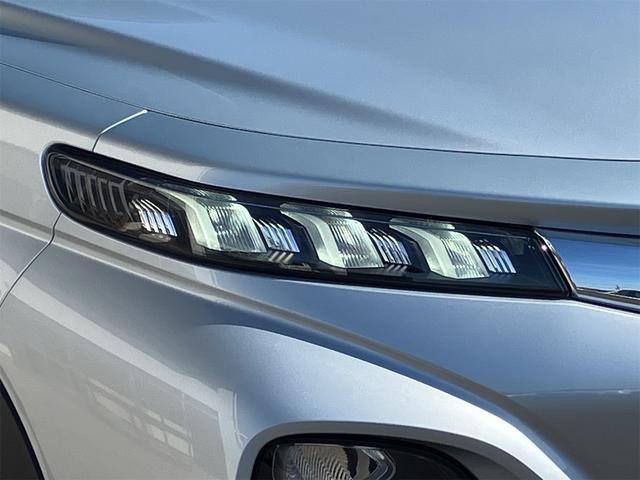 フロンクス ベースグレード　全方位モニター　メモリーナビ　オートクルーズ　ＵＳＢ接続可　スマートキー　ライトレベライザー　プッシュスタート　パドルシフト　オートライト　シートヒーター　ＬＥＤヘッドライト　純正アルミ　特別色（8枚目）