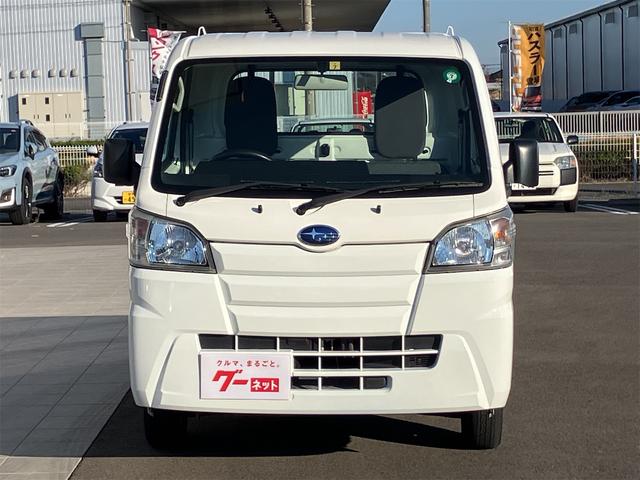サンバートラック ＴＢ　５速マニュアル　ＡＭＦＭラジオ　ライトレベライザー　ＡＢＳ　運転席側エアバッグ　エアコン　パワーステアリング　三方開　最大積載量３５０ｋｇ（3枚目）