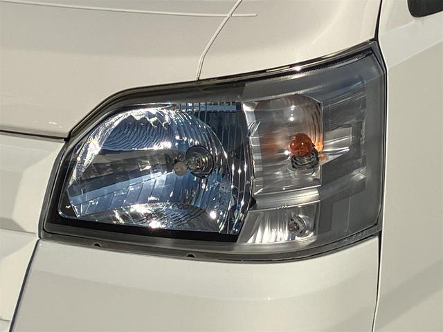 サンバートラック ＴＢ　５速マニュアル　ＡＭＦＭラジオ　ライトレベライザー　ＡＢＳ　運転席側エアバッグ　エアコン　パワーステアリング　三方開　最大積載量３５０ｋｇ（7枚目）