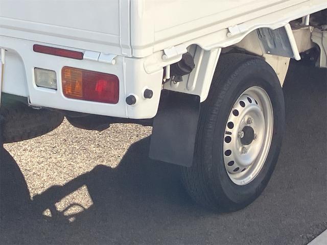 サンバートラック ＴＢ　５速マニュアル　ＡＭＦＭラジオ　ライトレベライザー　ＡＢＳ　運転席側エアバッグ　エアコン　パワーステアリング　三方開　最大積載量３５０ｋｇ（16枚目）