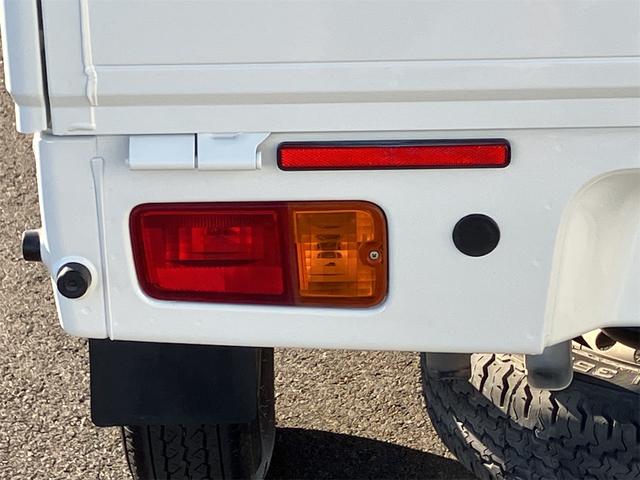 サンバートラック ＴＢ　５速マニュアル　ＡＭＦＭラジオ　ライトレベライザー　ＡＢＳ　運転席側エアバッグ　エアコン　パワーステアリング　三方開　最大積載量３５０ｋｇ（19枚目）