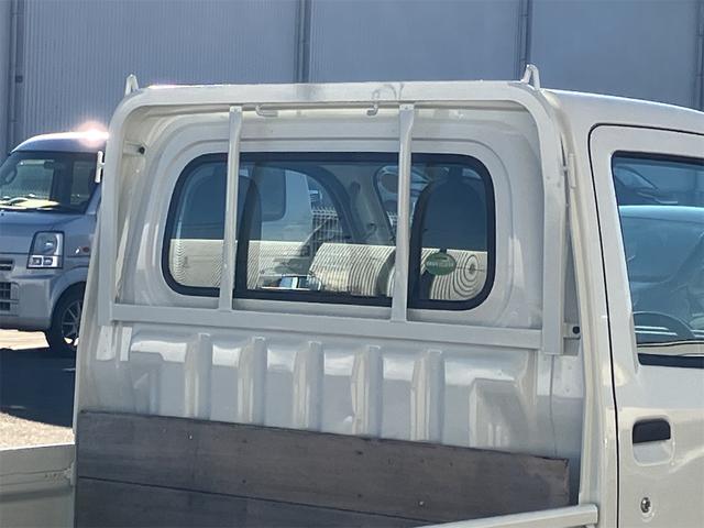 サンバートラック ＴＢ　５速マニュアル　ＡＭＦＭラジオ　ライトレベライザー　ＡＢＳ　運転席側エアバッグ　エアコン　パワーステアリング　三方開　最大積載量３５０ｋｇ（21枚目）