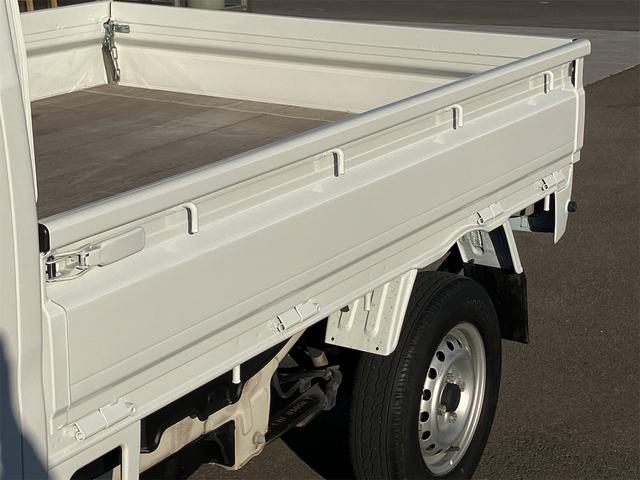 サンバートラック ＴＢ　５速マニュアル　ＡＭＦＭラジオ　ライトレベライザー　ＡＢＳ　運転席側エアバッグ　エアコン　パワーステアリング　三方開　最大積載量３５０ｋｇ（30枚目）