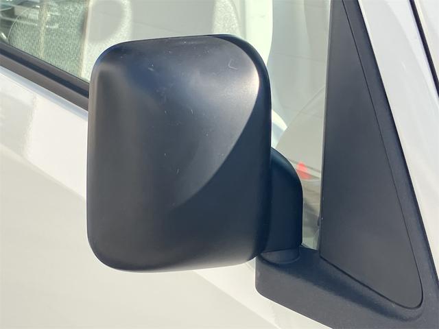 サンバートラック ＴＢ　５速マニュアル　ＡＭＦＭラジオ　ライトレベライザー　ＡＢＳ　運転席側エアバッグ　エアコン　パワーステアリング　三方開　最大積載量３５０ｋｇ（33枚目）