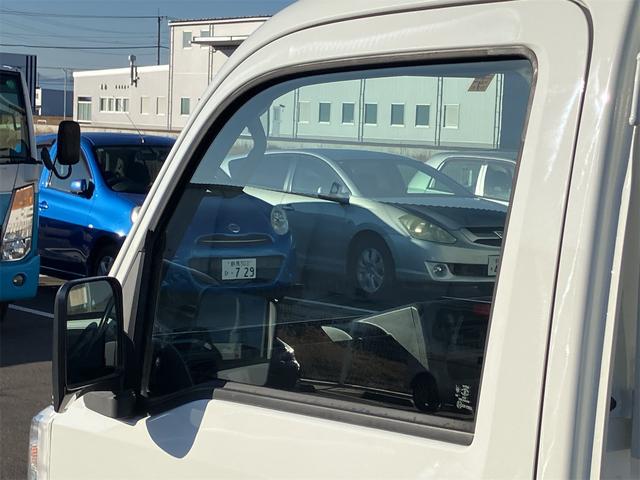 サンバートラック ＴＢ　５速マニュアル　ＡＭＦＭラジオ　ライトレベライザー　ＡＢＳ　運転席側エアバッグ　エアコン　パワーステアリング　三方開　最大積載量３５０ｋｇ（36枚目）