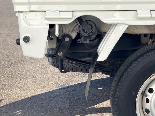 サンバートラック ＴＢ　５速マニュアル　ＡＭＦＭラジオ　ライトレベライザー　ＡＢＳ　運転席側エアバッグ　エアコン　パワーステアリング　三方開　最大積載量３５０ｋｇ（43枚目）