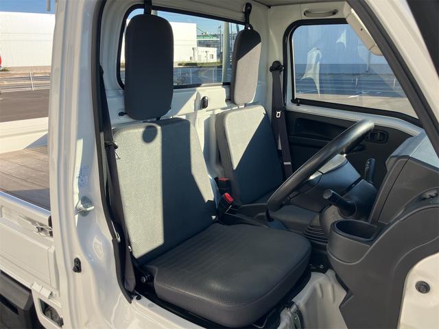 サンバートラック ＴＢ　５速マニュアル　ＡＭＦＭラジオ　ライトレベライザー　ＡＢＳ　運転席側エアバッグ　エアコン　パワーステアリング　三方開　最大積載量３５０ｋｇ（51枚目）