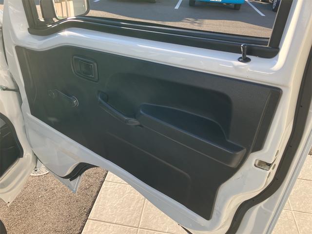 サンバートラック ＴＢ　５速マニュアル　ＡＭＦＭラジオ　ライトレベライザー　ＡＢＳ　運転席側エアバッグ　エアコン　パワーステアリング　三方開　最大積載量３５０ｋｇ（58枚目）