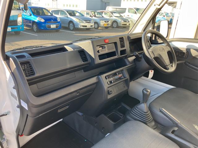 サンバートラック ＴＢ　５速マニュアル　ＡＭＦＭラジオ　ライトレベライザー　ＡＢＳ　運転席側エアバッグ　エアコン　パワーステアリング　三方開　最大積載量３５０ｋｇ（59枚目）