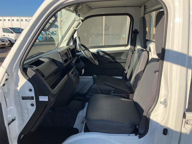 サンバートラック ＴＢ　５速マニュアル　ＡＭＦＭラジオ　ライトレベライザー　ＡＢＳ　運転席側エアバッグ　エアコン　パワーステアリング　三方開　最大積載量３５０ｋｇ（61枚目）