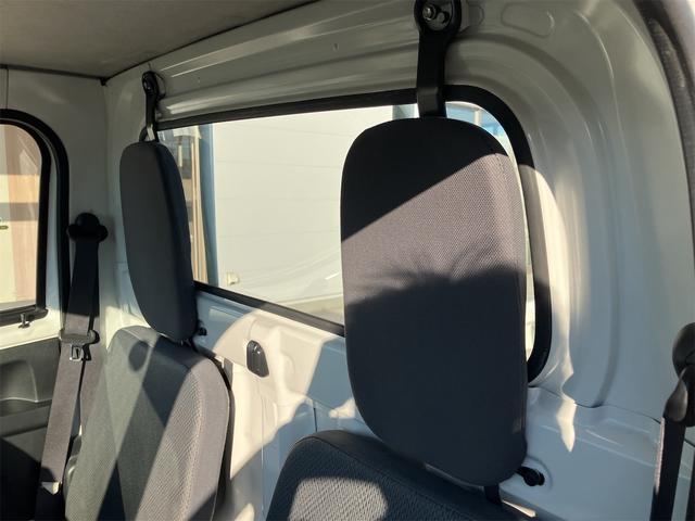 サンバートラック ＴＢ　５速マニュアル　ＡＭＦＭラジオ　ライトレベライザー　ＡＢＳ　運転席側エアバッグ　エアコン　パワーステアリング　三方開　最大積載量３５０ｋｇ（62枚目）