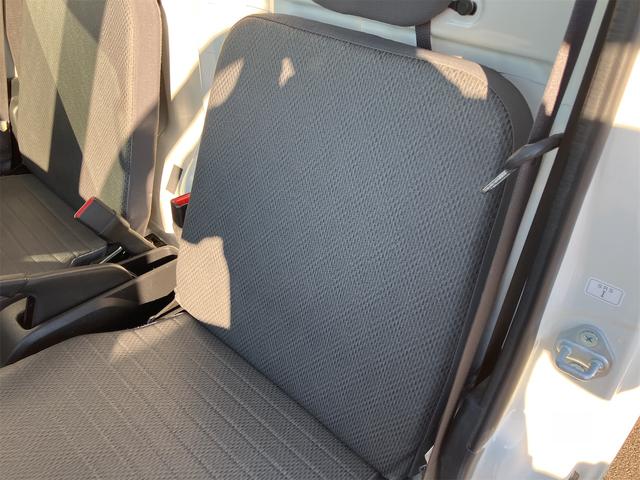 サンバートラック ＴＢ　５速マニュアル　ＡＭＦＭラジオ　ライトレベライザー　ＡＢＳ　運転席側エアバッグ　エアコン　パワーステアリング　三方開　最大積載量３５０ｋｇ（63枚目）