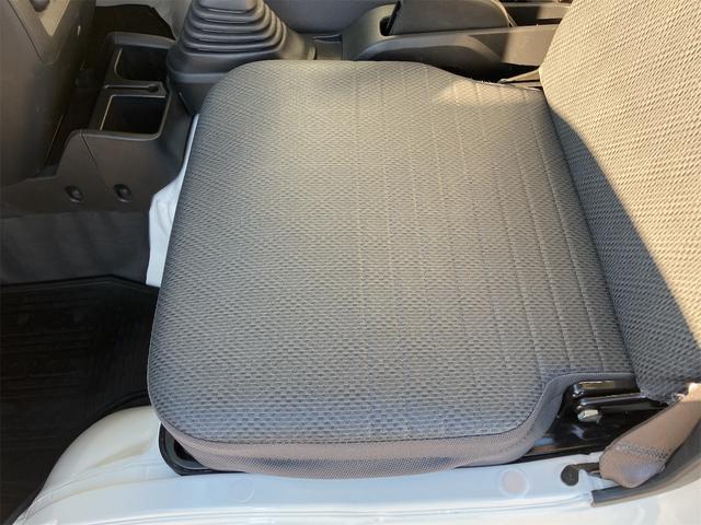 サンバートラック ＴＢ　５速マニュアル　ＡＭＦＭラジオ　ライトレベライザー　ＡＢＳ　運転席側エアバッグ　エアコン　パワーステアリング　三方開　最大積載量３５０ｋｇ（64枚目）