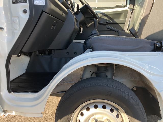 サンバートラック ＴＢ　５速マニュアル　ＡＭＦＭラジオ　ライトレベライザー　ＡＢＳ　運転席側エアバッグ　エアコン　パワーステアリング　三方開　最大積載量３５０ｋｇ（65枚目）