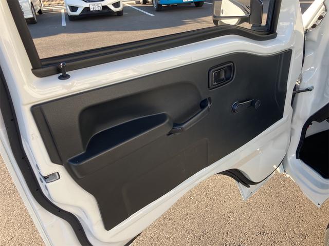 サンバートラック ＴＢ　５速マニュアル　ＡＭＦＭラジオ　ライトレベライザー　ＡＢＳ　運転席側エアバッグ　エアコン　パワーステアリング　三方開　最大積載量３５０ｋｇ（67枚目）